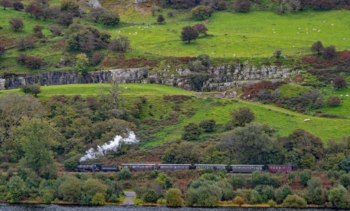 Climbing past the reservoir towards Torpantau